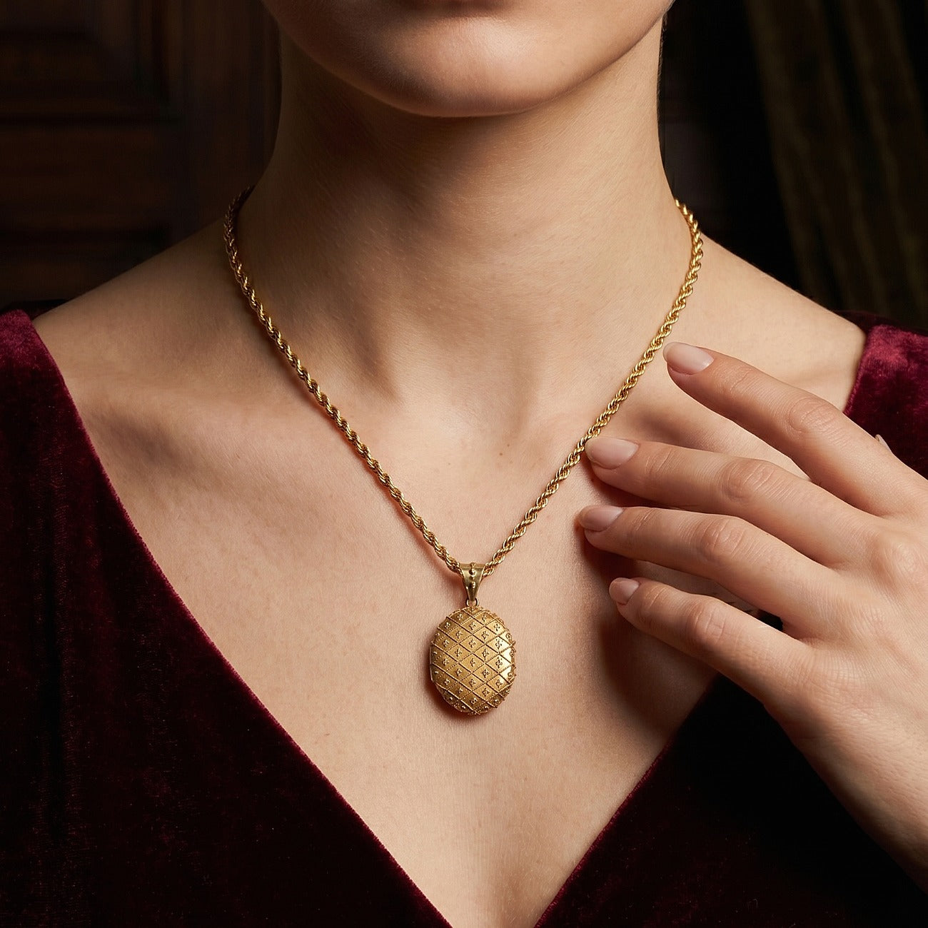 Antique Victorian Locket Necklace 15ct Gold Secondary image