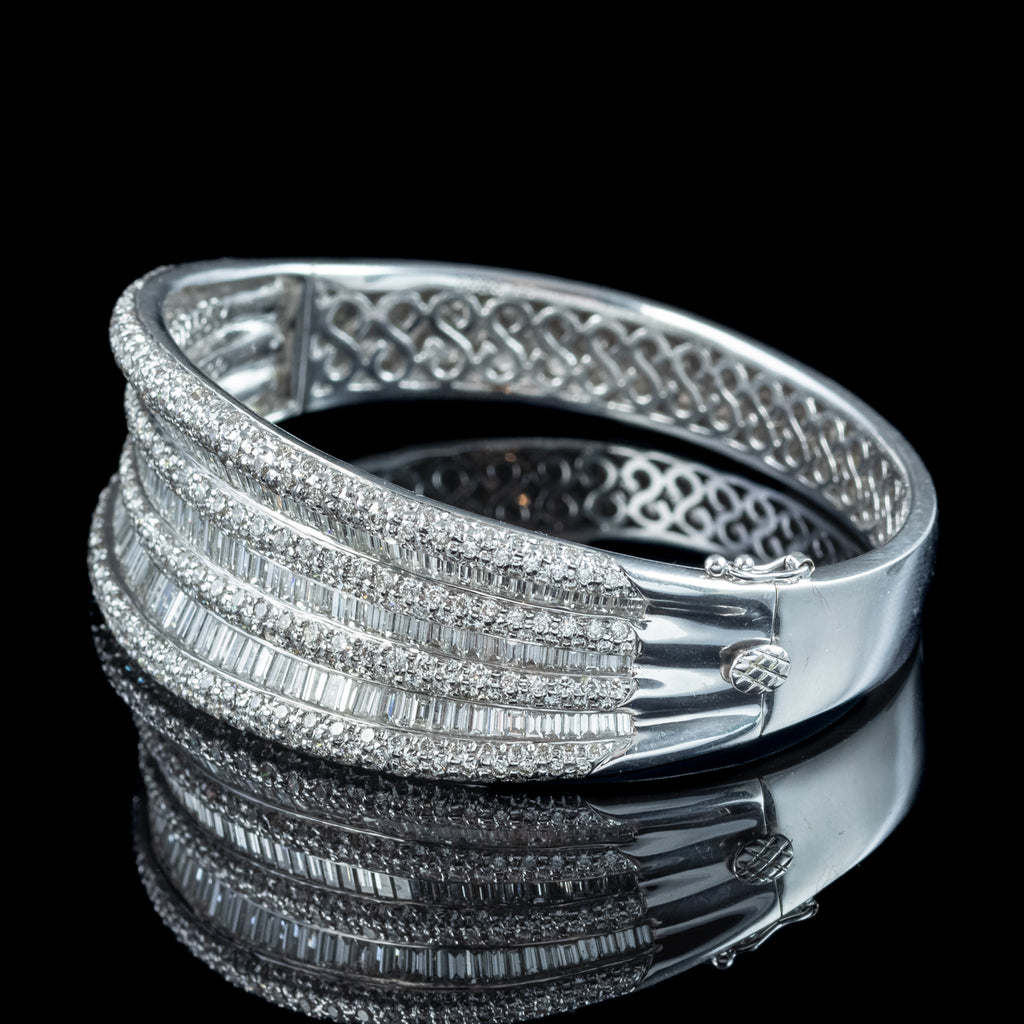 Art Deco Style Diamond Bangle 18ct Gold 9.58ct Total