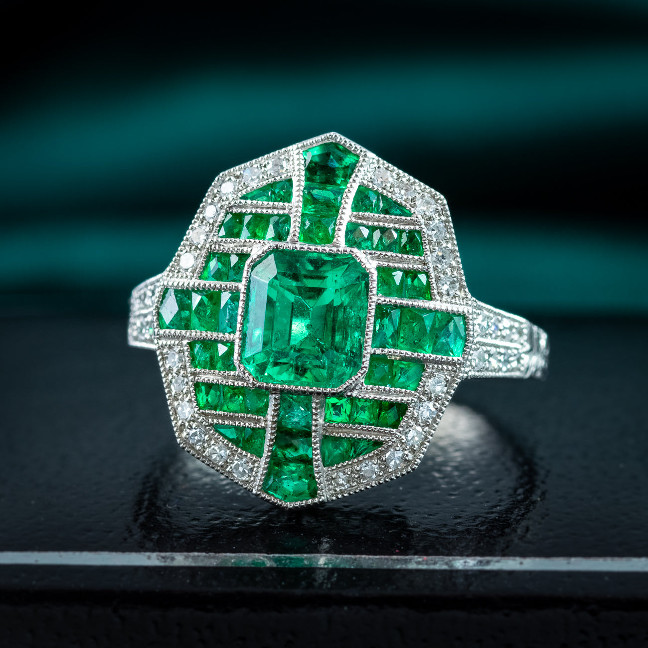 Art Deco Style Emerald Diamond Cluster Ring 1.6ct Of Emerald