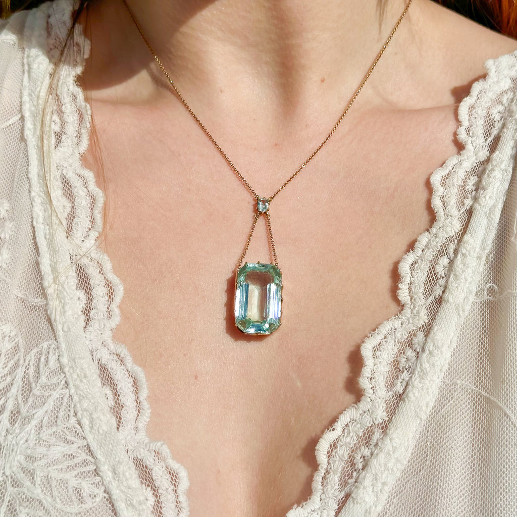 Art Deco Aquamarine Lavaliere Necklace 15ct Gold 25ct Aqua