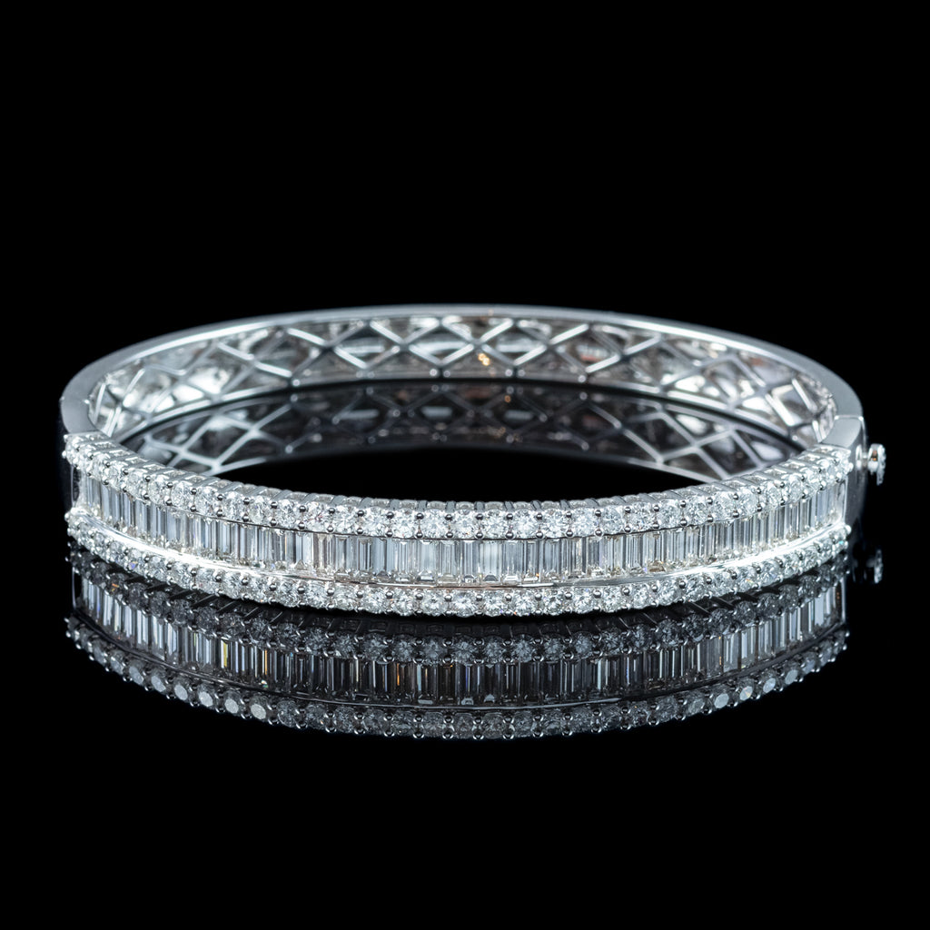 Art Deco Style Diamond Bangle 18ct Gold 8.60ct Total