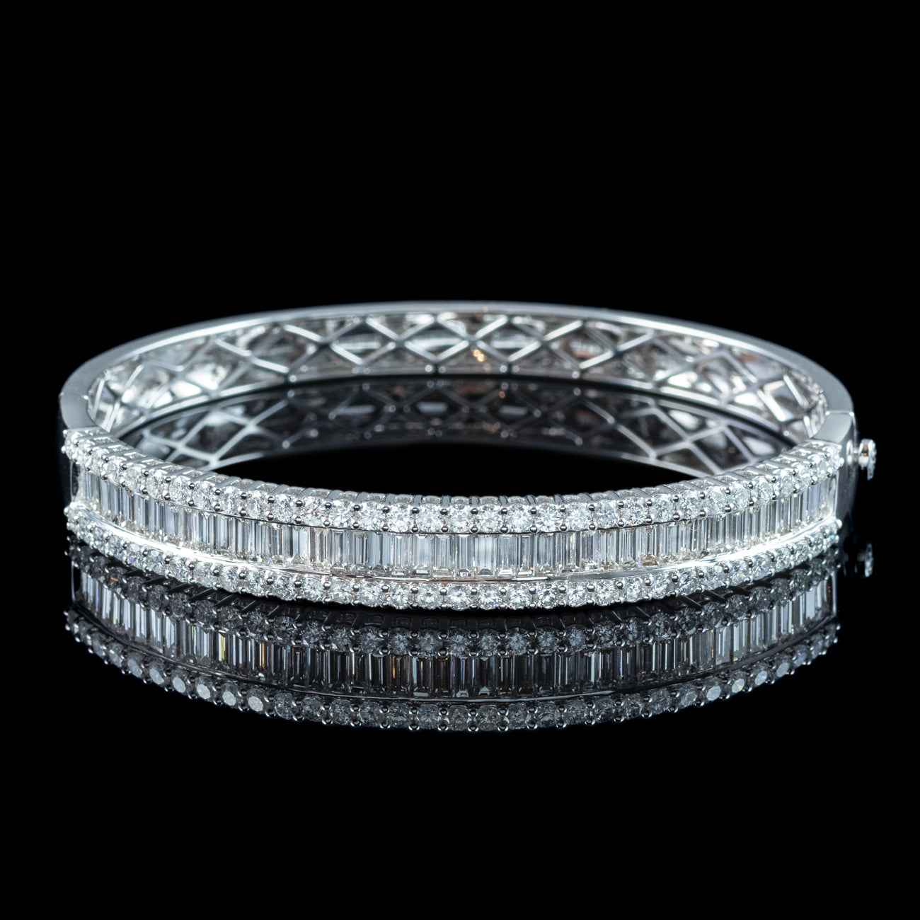 Art Deco Style Diamond Bangle 18ct Gold 8.60ct Total