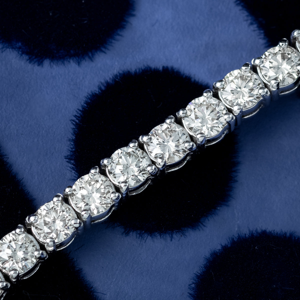 Art Deco Style Diamond Tennis Bracelet 18ct Gold 6.08ct Total