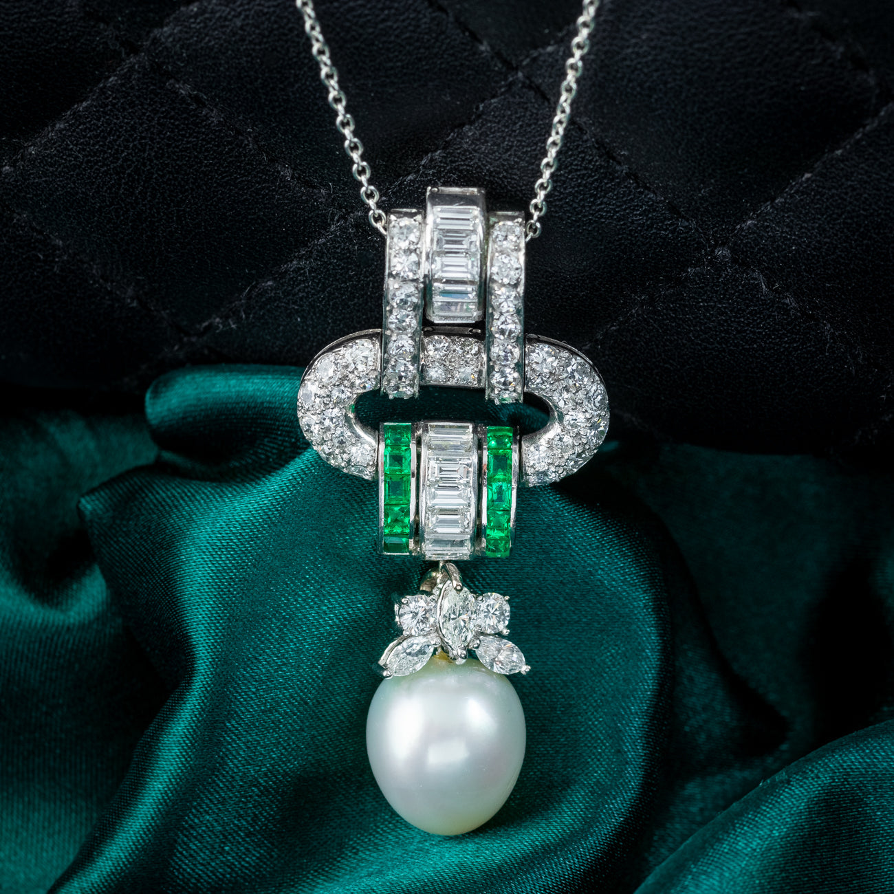 Vintage Pendant Necklace Pearl Emerald Diamond 18ct Gold With Box