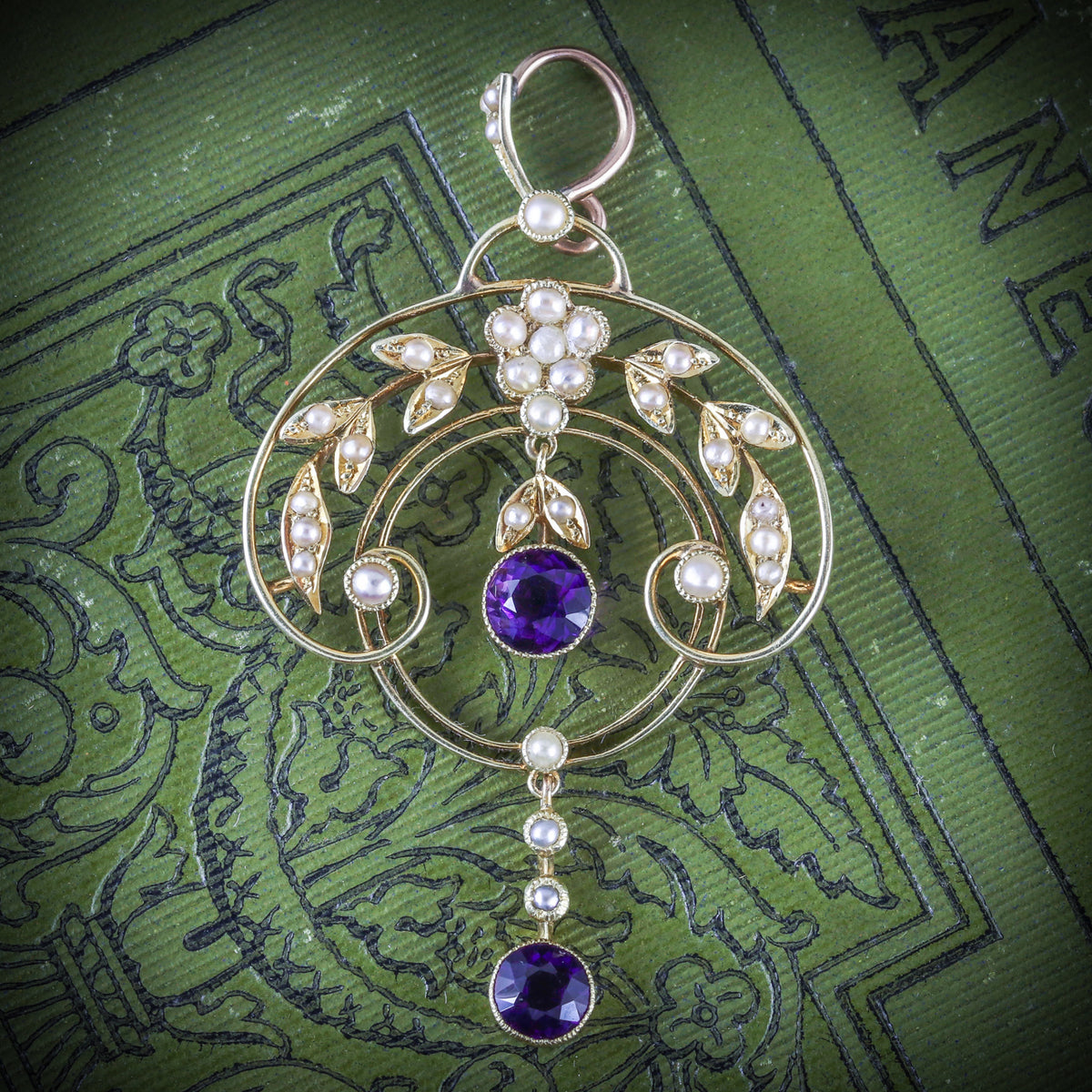 AMETHYST PEARL FLORAL PENDANT 18CT GOLD COVER Main image