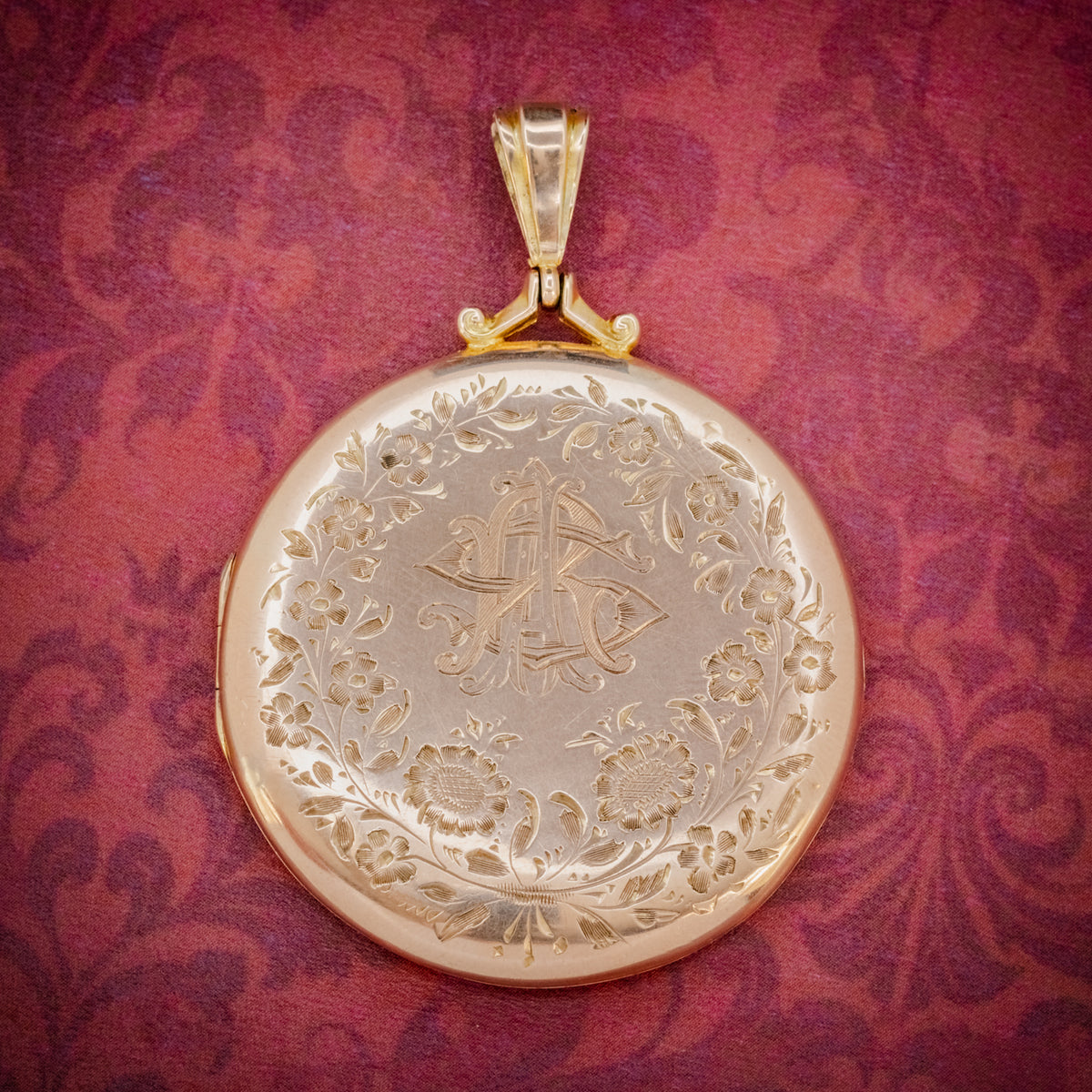 ANTIQUE EDWARDIAN ROUND FORGET ME NOT LOCKET 9CT GOLD DATED 1910 COVER Main image