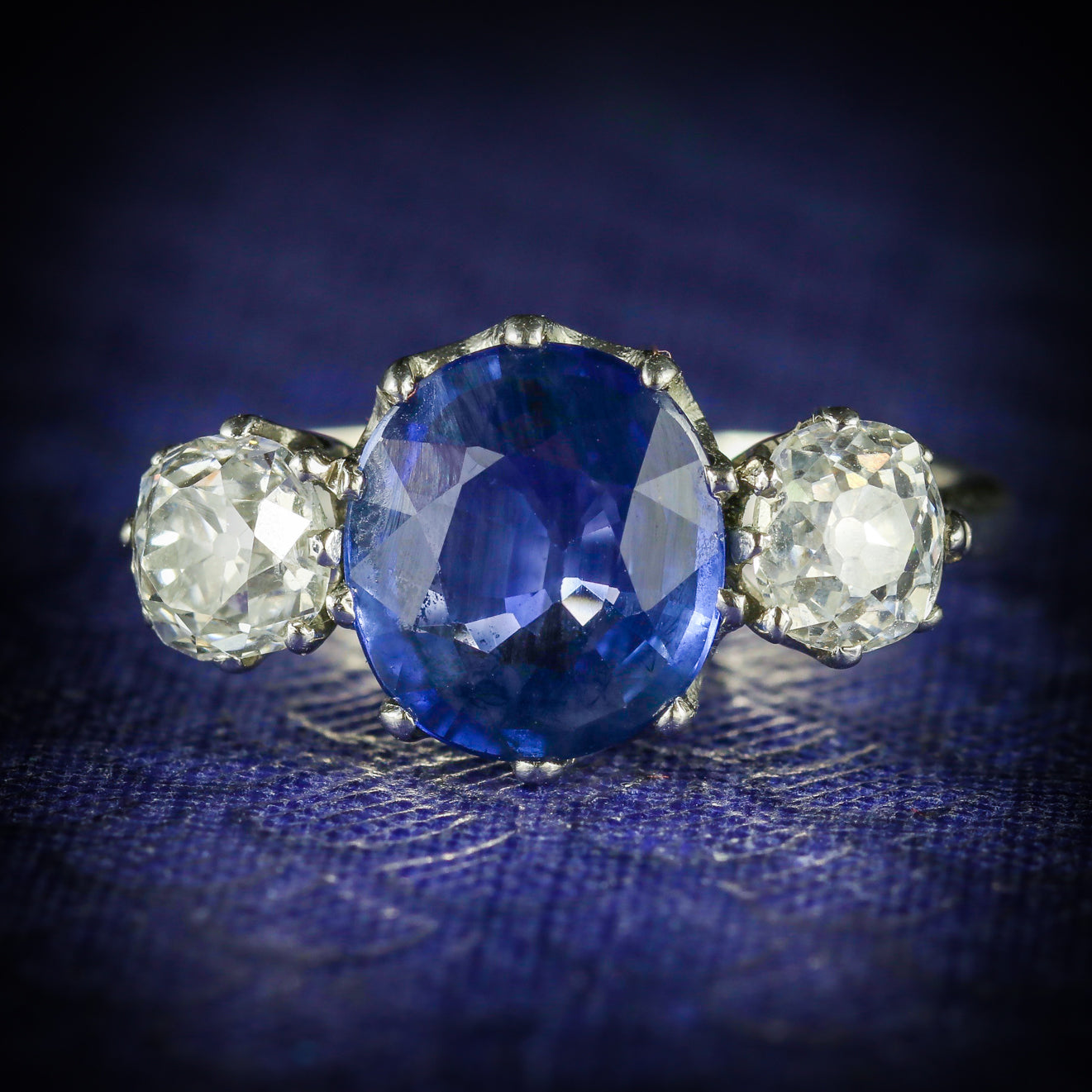 ANTIQUE SAPPHIRE DIAMOND RING 3.50CT SAPPHIRE 1.50CT DIAMOND PLATINUM TRILOGY RING COVER Main image