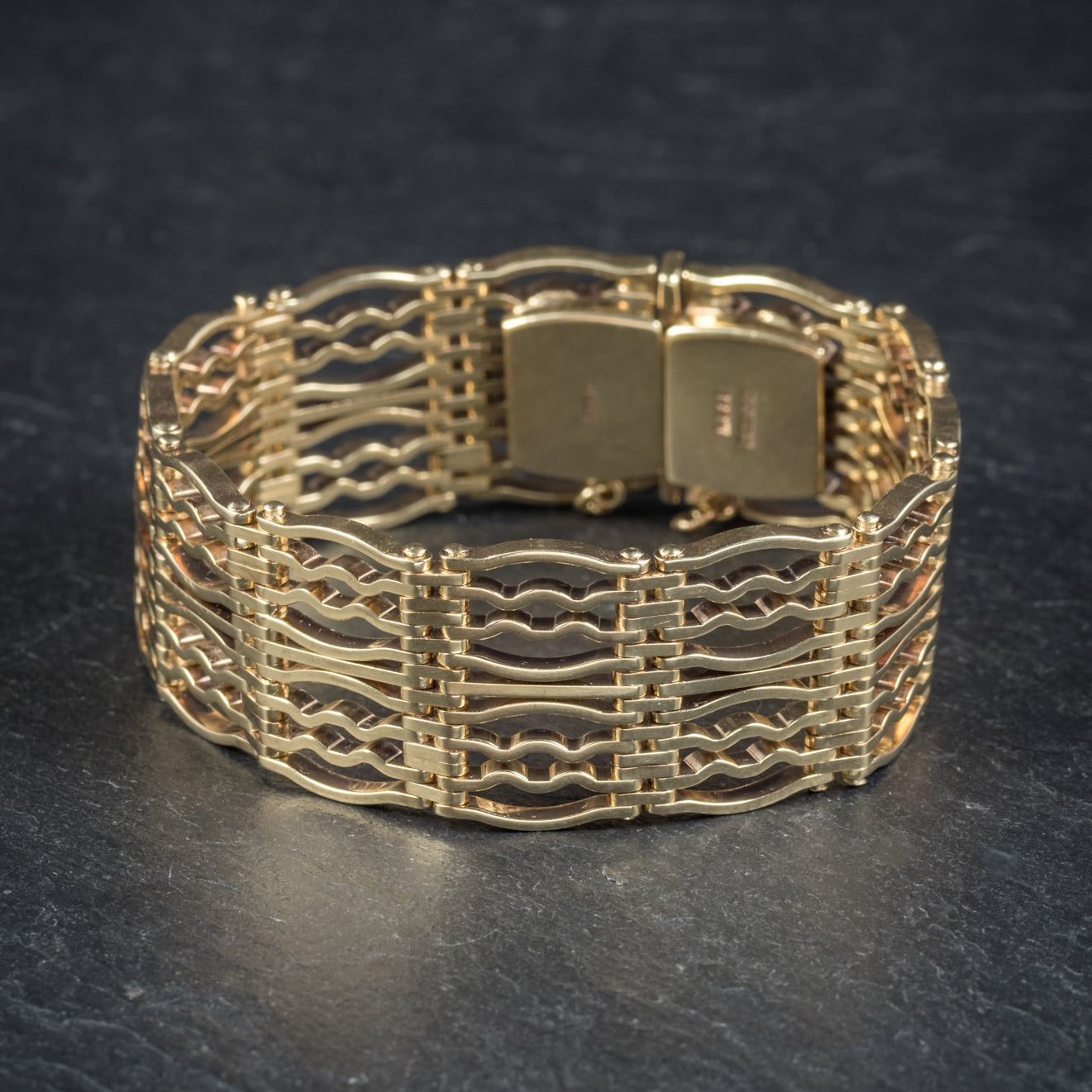 9ct Gold Bracelet Dated Birmingham 1964 Secondary image