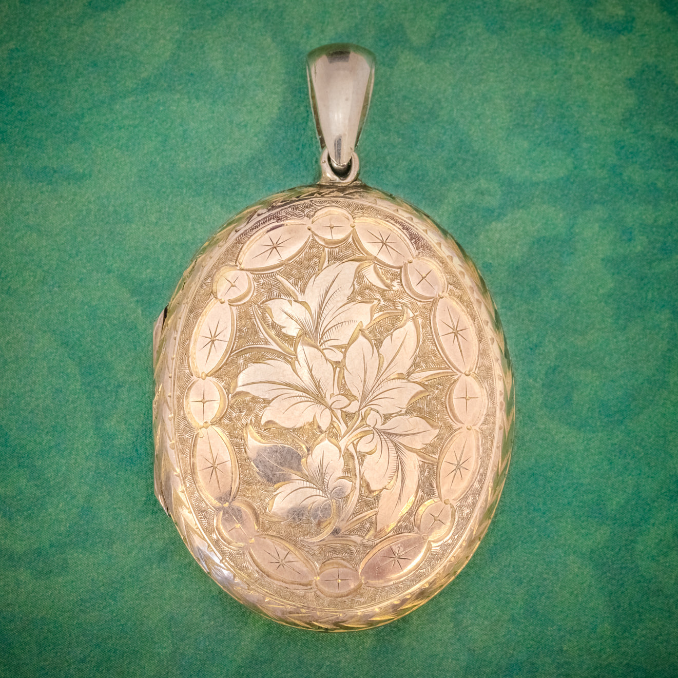 Antique Victorian Engraved Locket 18ct Gold Back And Front Circa 1880 COVER Main image