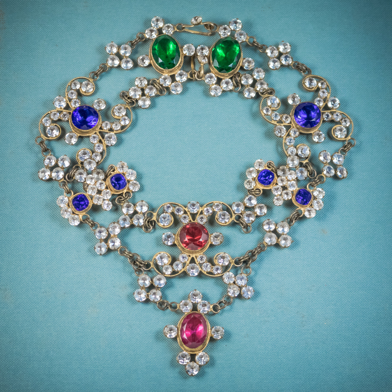 ANTIQUE VICTORIAN THEATRICAL COLOURED PASTE NECKLACE CIRCA 1900 COVER Main image