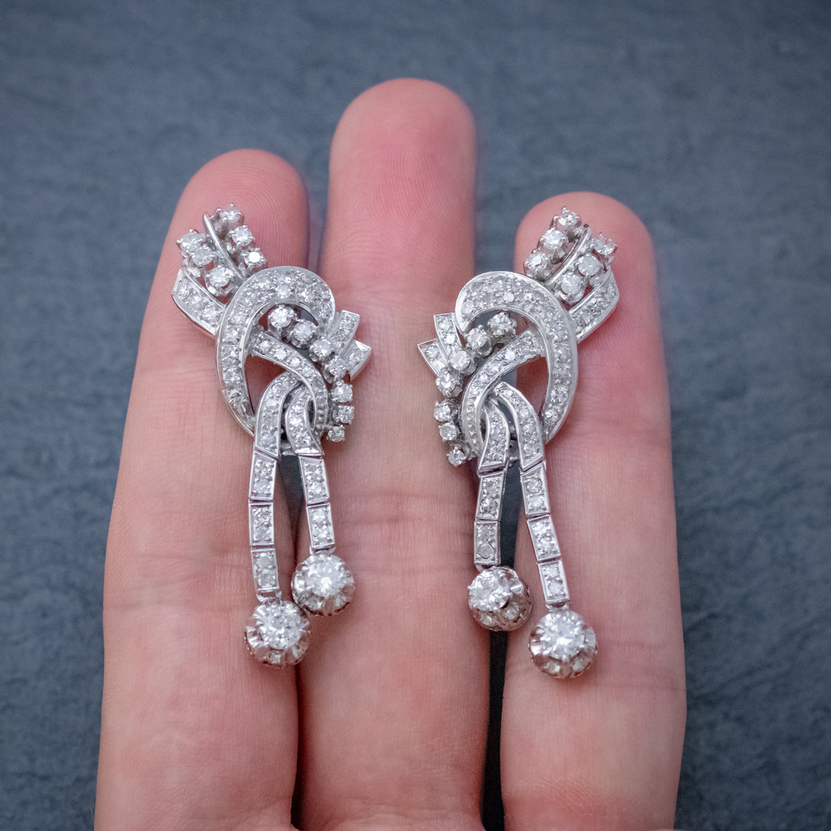 ART DECO DIAMOND CLIP EARRINGS PLATINUM 5CT OF DIAMOND CIRCA 1920 HAND