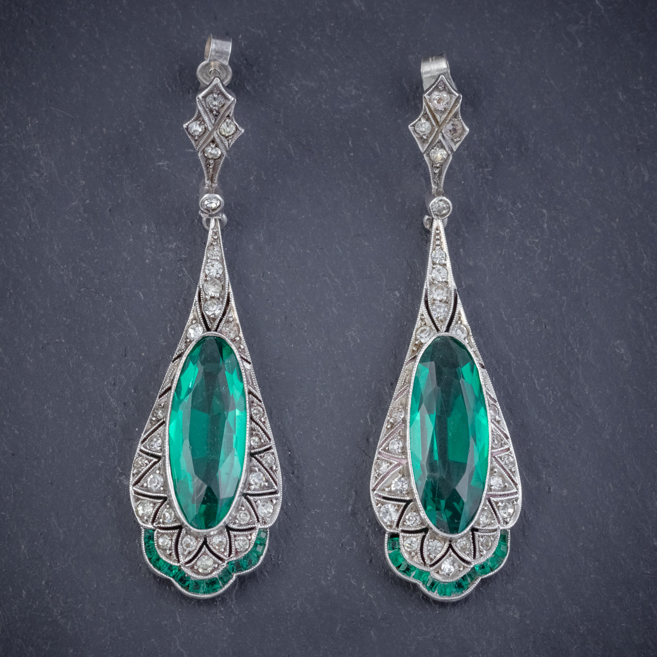 ART DECO GREEN PASTE DROP EARRINGS SILVER CIRCA 1920 Secondary image