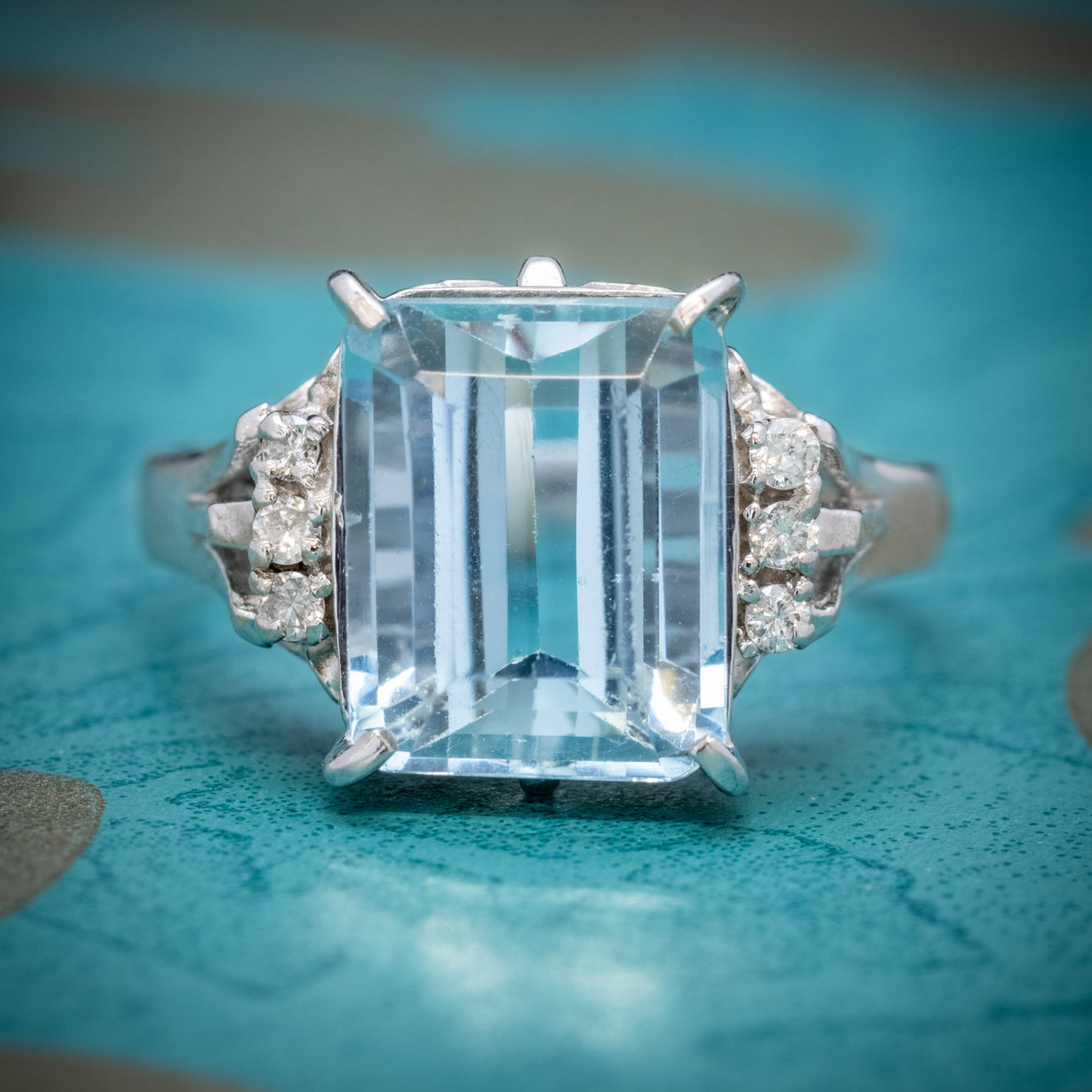 ART DECO 4CT EMERALD CUT AQUAMARINE RING PLATINUM CIRCA 1920 COVER Main image