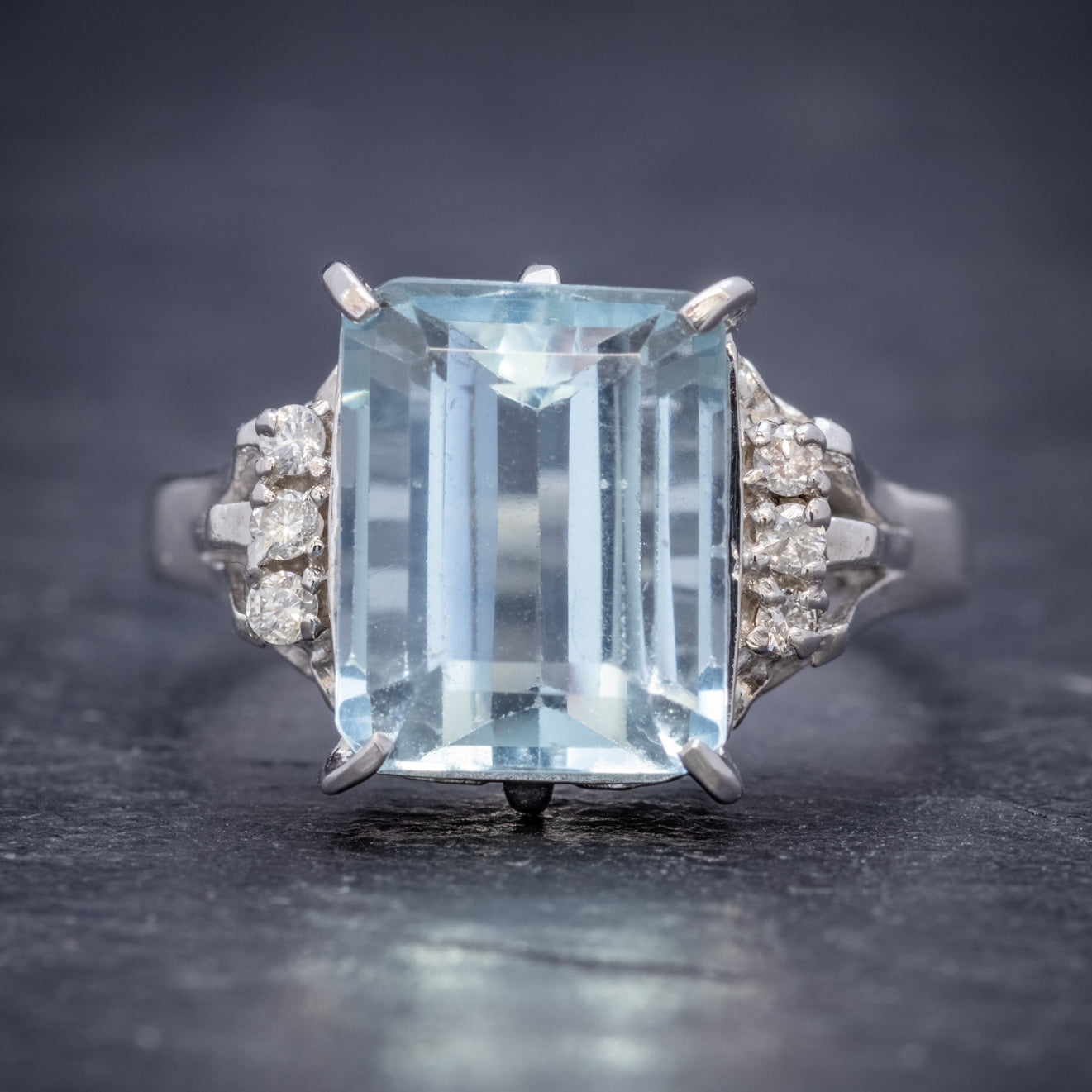 ART DECO 4CT EMERALD CUT AQUAMARINE RING PLATINUM CIRCA 1920 Secondary image