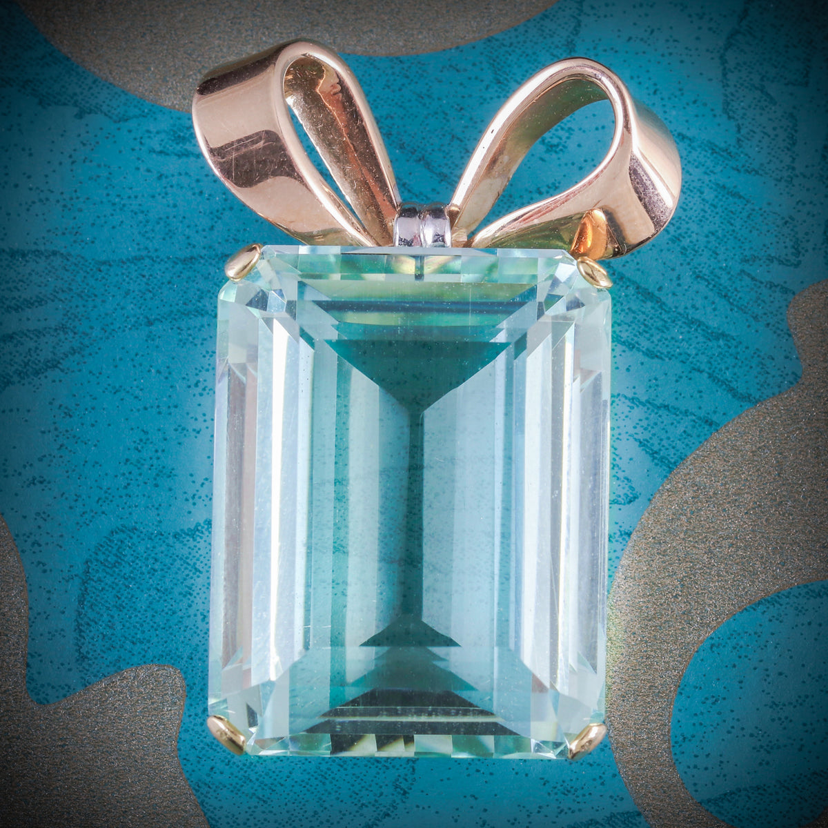 ART DECO AQUAMARINE PENDANT 18CT GOLD CIRCA 1920 COVER Main image