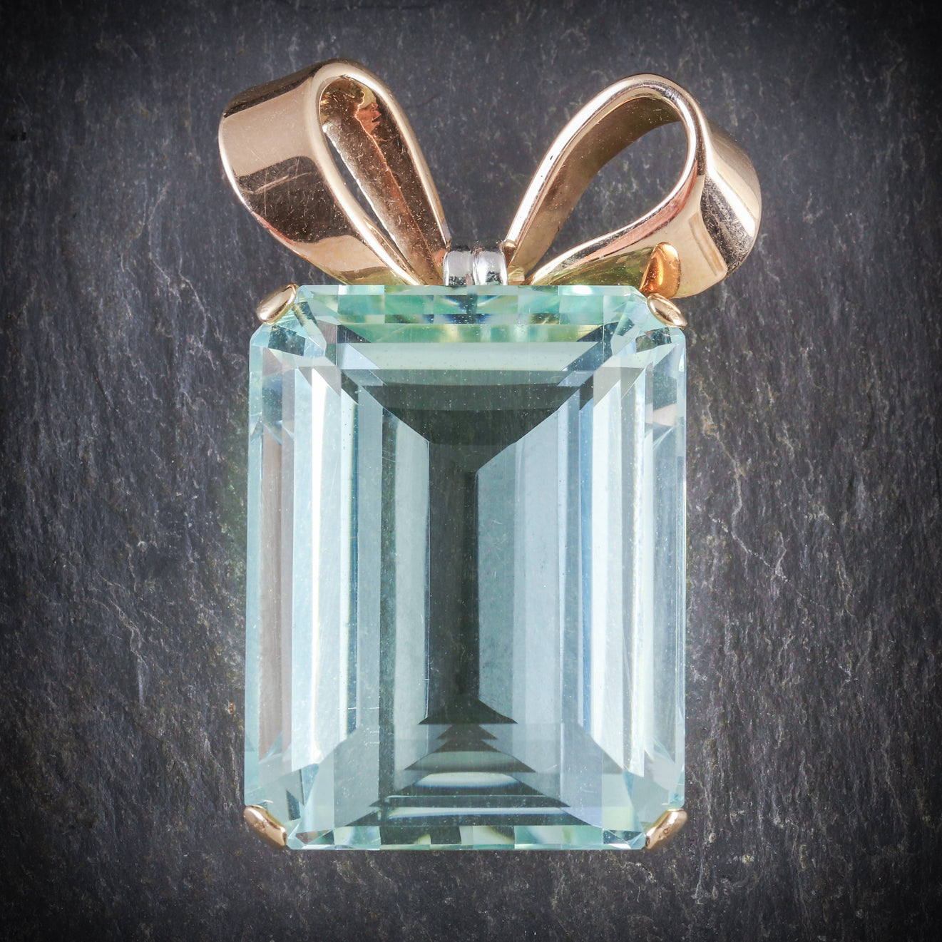 Art Deco Aquamarine Pendant 18ct Gold Circa 1920 Secondary image