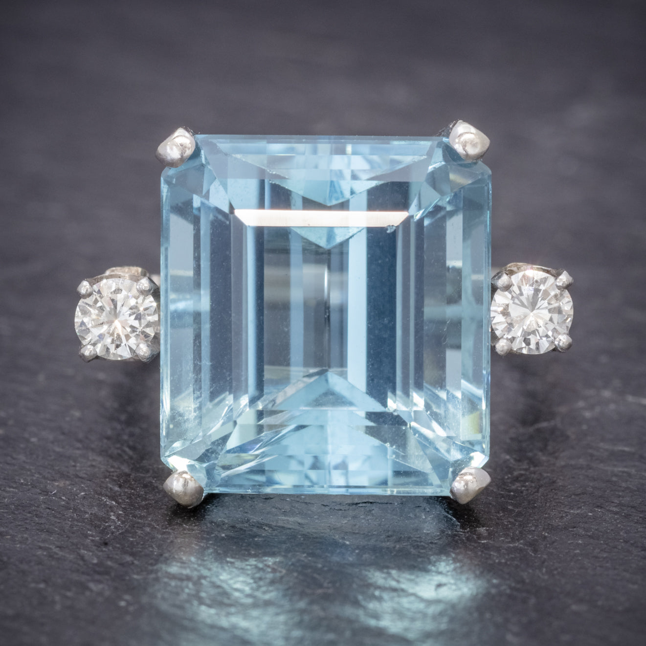 ART DECO AQUAMARINE RING 18CT WHITE GOLD 17.5CT AQUA CIRCA 1920 Secondary image