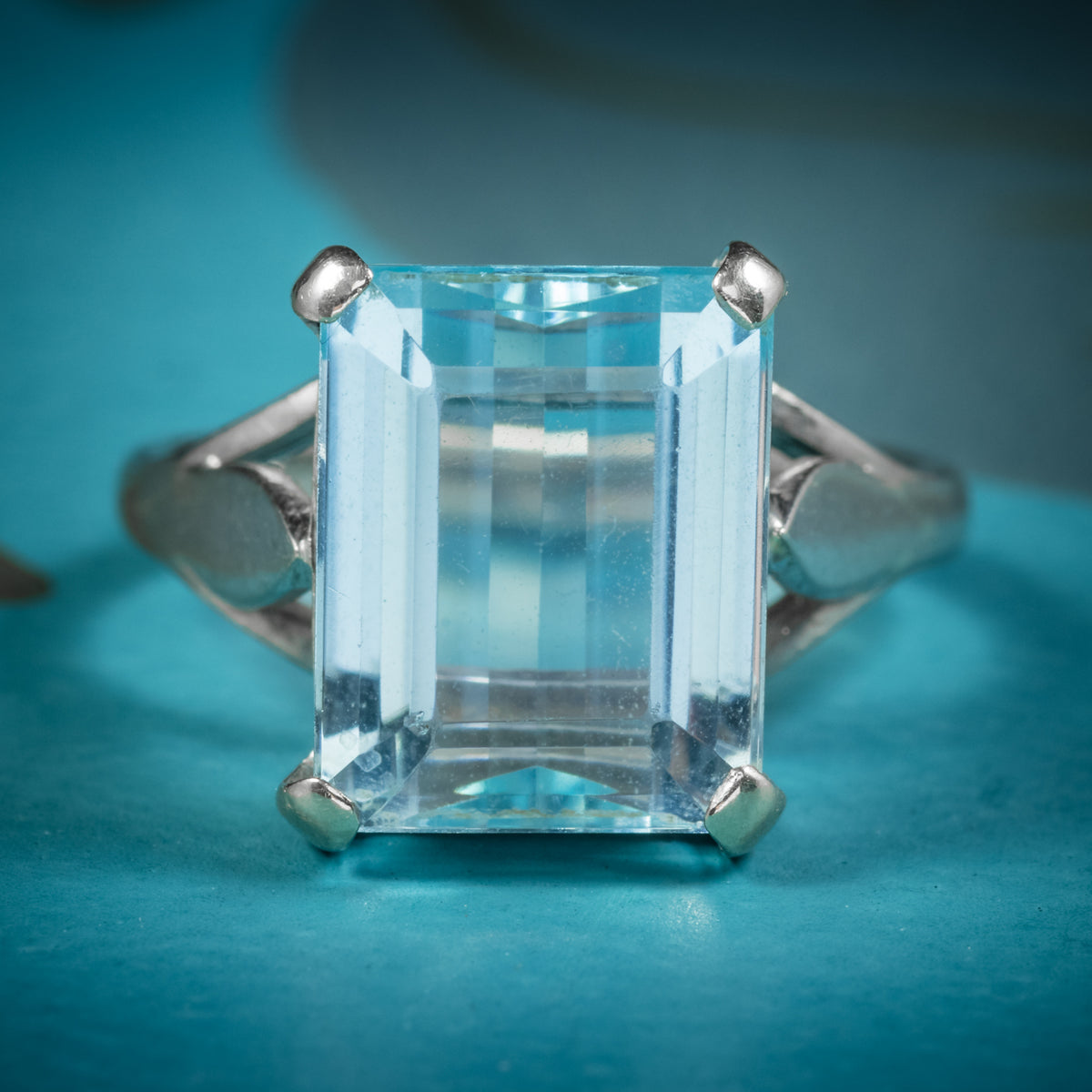 Art Deco Aquamarine Ring 18ct White Gold Circa 1930 COVER Main image