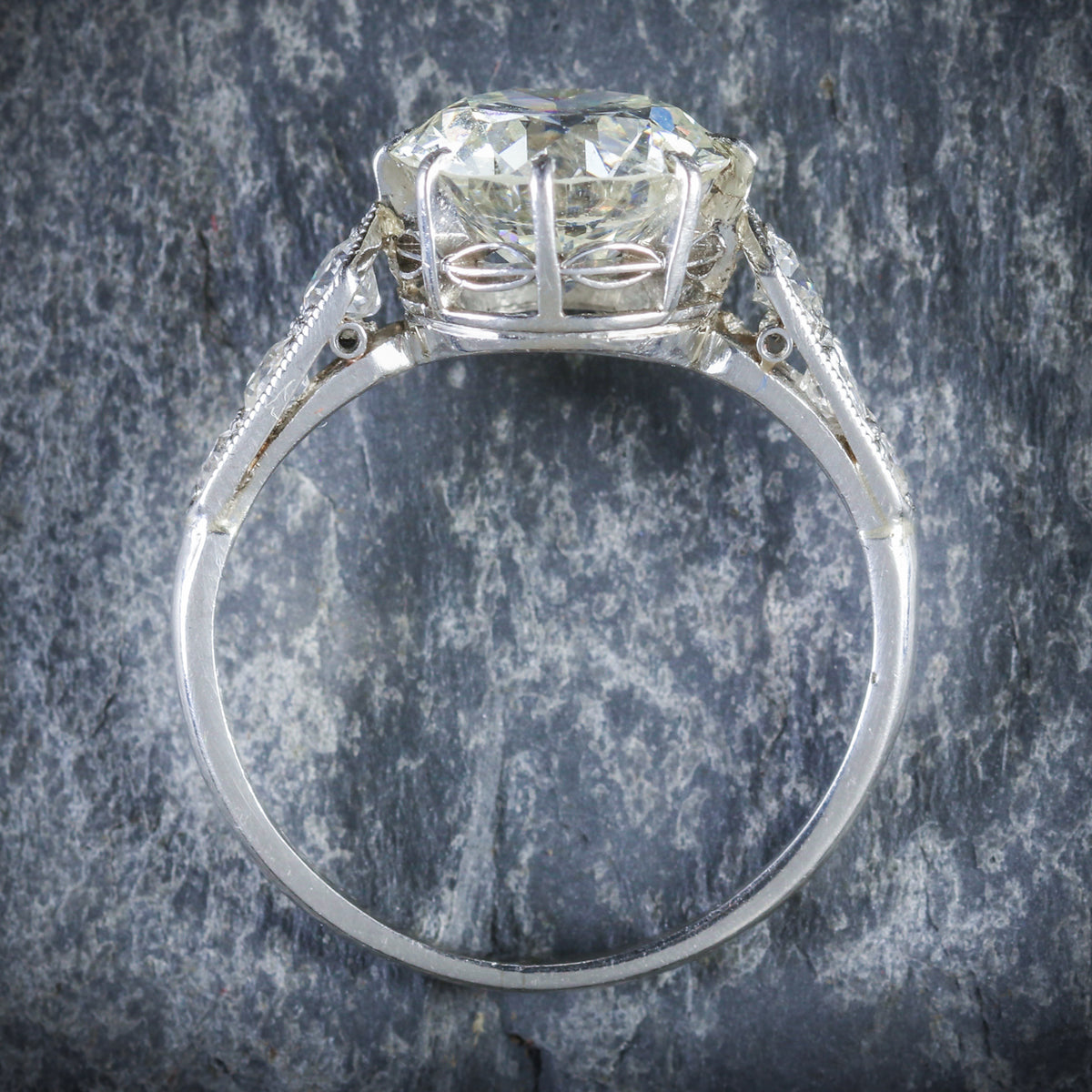 ART DECO DIAMOND SOLITAIRE RING PLATINUM ENGAGEMENT RING CIRCA 1920 TOP