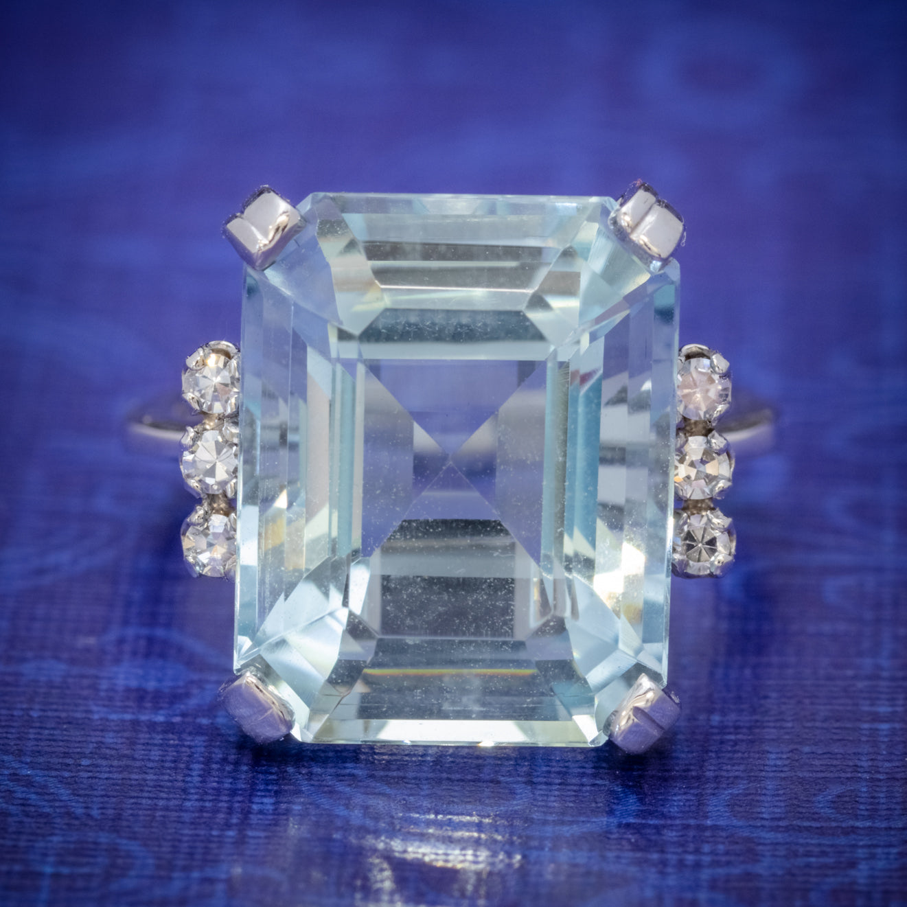 ART DECO EMERALD CUT AQUAMARINE RING 18CT GOLD 7CT AQUA CIRCA 1930 COVER Main image