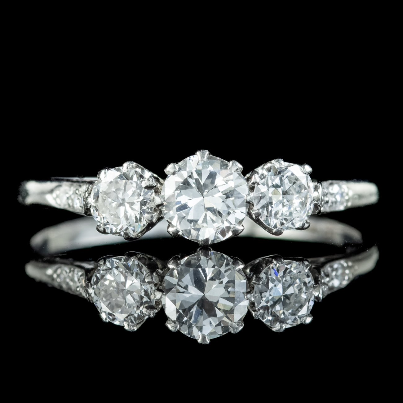 Antique Diamond Trilogy Ring 0.90ct Of Diamond Secondary image