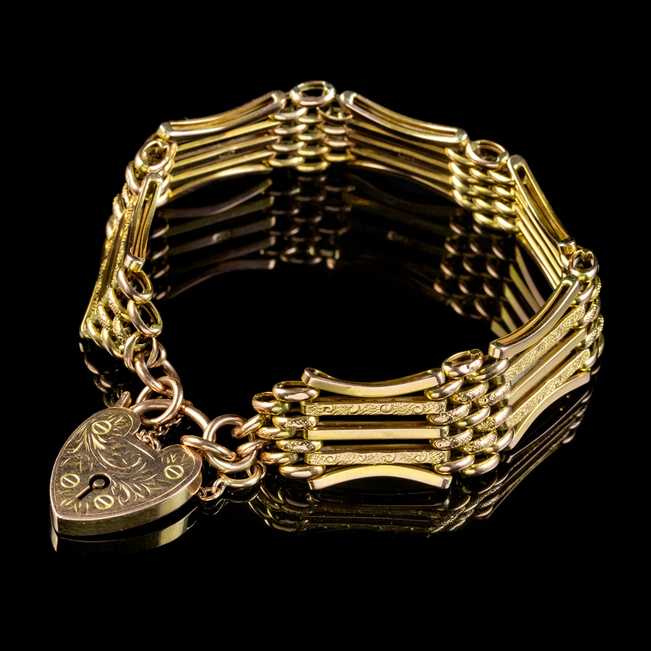 ANTIQUE VICTORIAN GATE BRACELET 9CT GOLD HEART PADLOCK CIRCA 1900 Secondary image