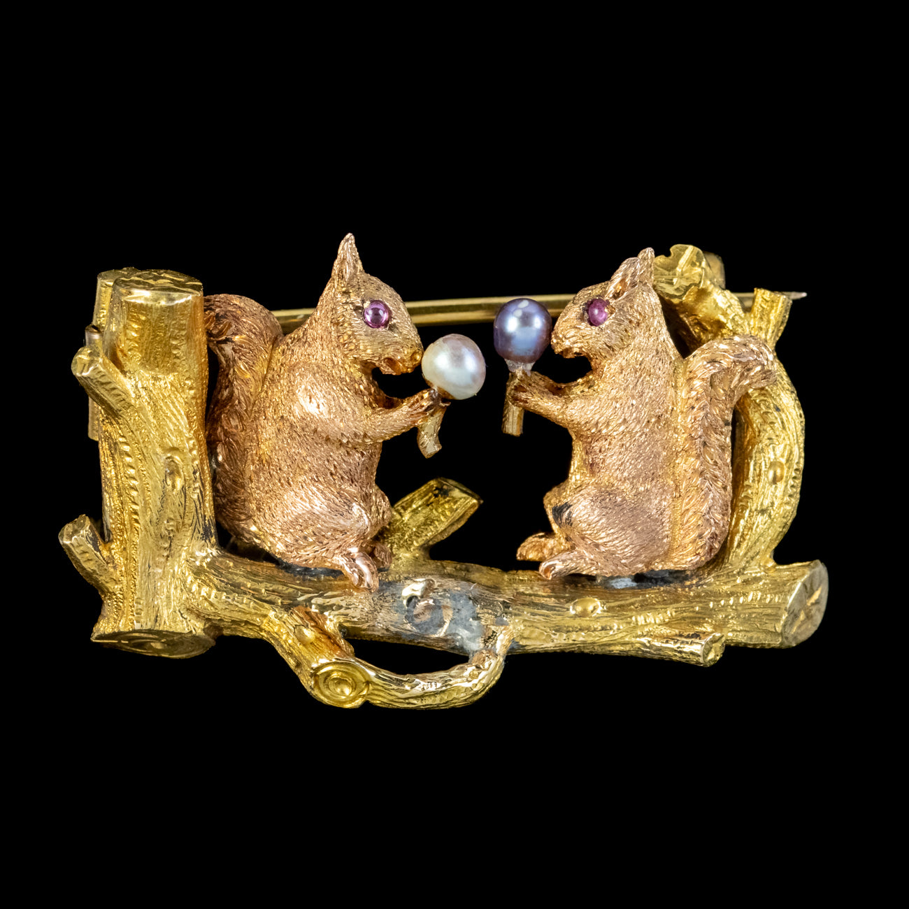 Antique Victorian Squirrel Brooch Pearl Acorns 18ct Gold Secondary image
