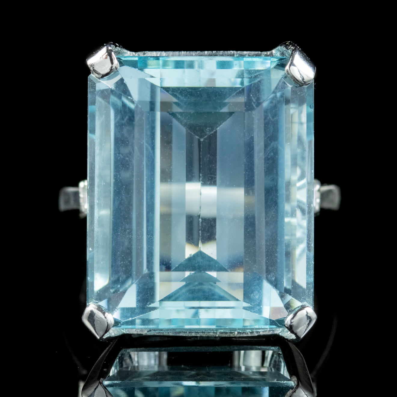 Art Deco Aquamarine Diamond Cocktail Ring 23.5Ct Aqua Circa 1920 Secondary image