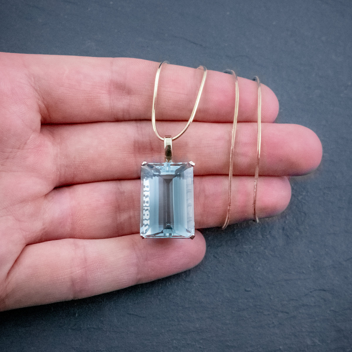ART DECO AQUAMARINE PENDANT NECKLACE 30CT EMERALD CUT AQUA 14CT GOLD HAND