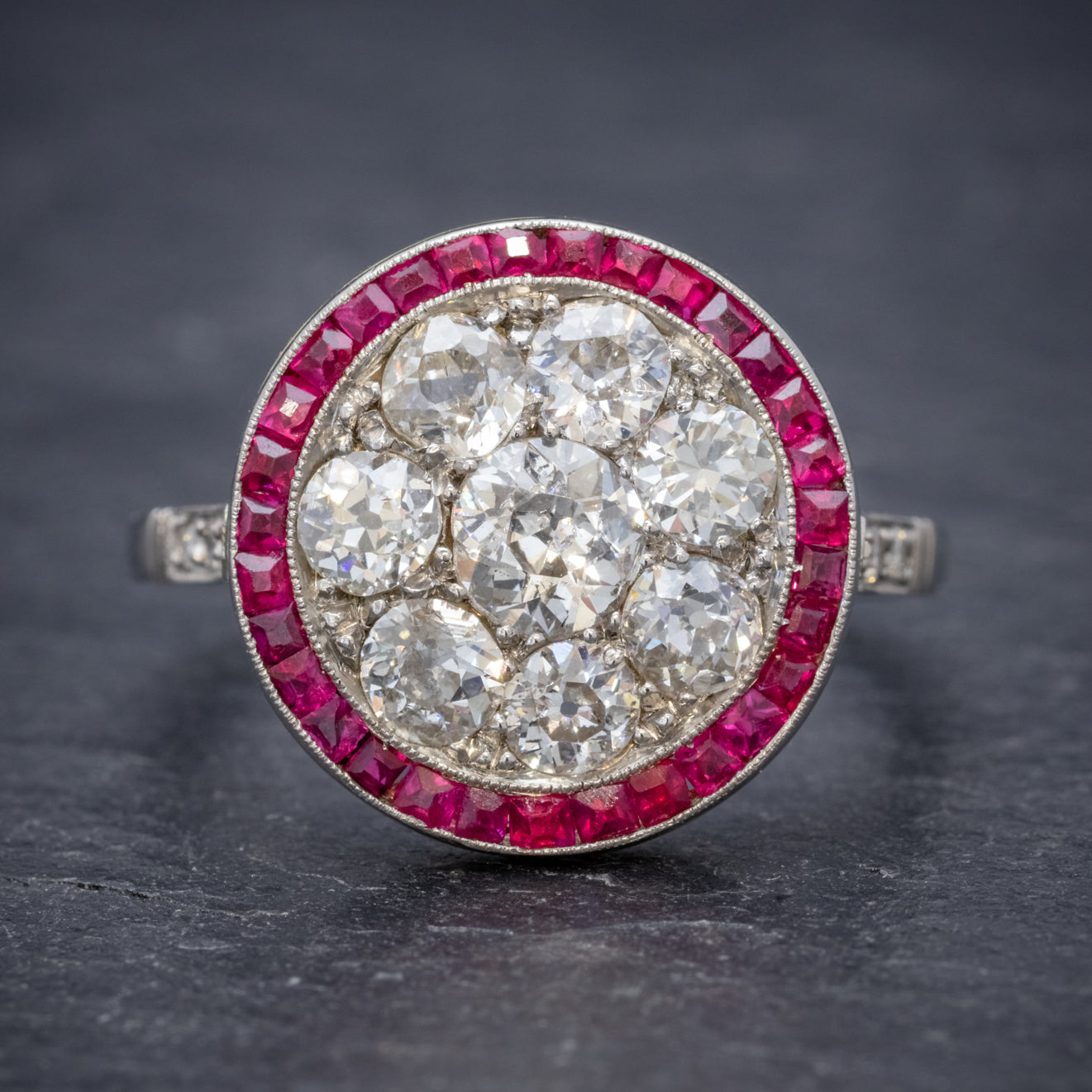 ART DECO RUBY DIAMOND RING PLATINUM 1.80CT OF DIAMOND CIRCA 1930 Secondary image