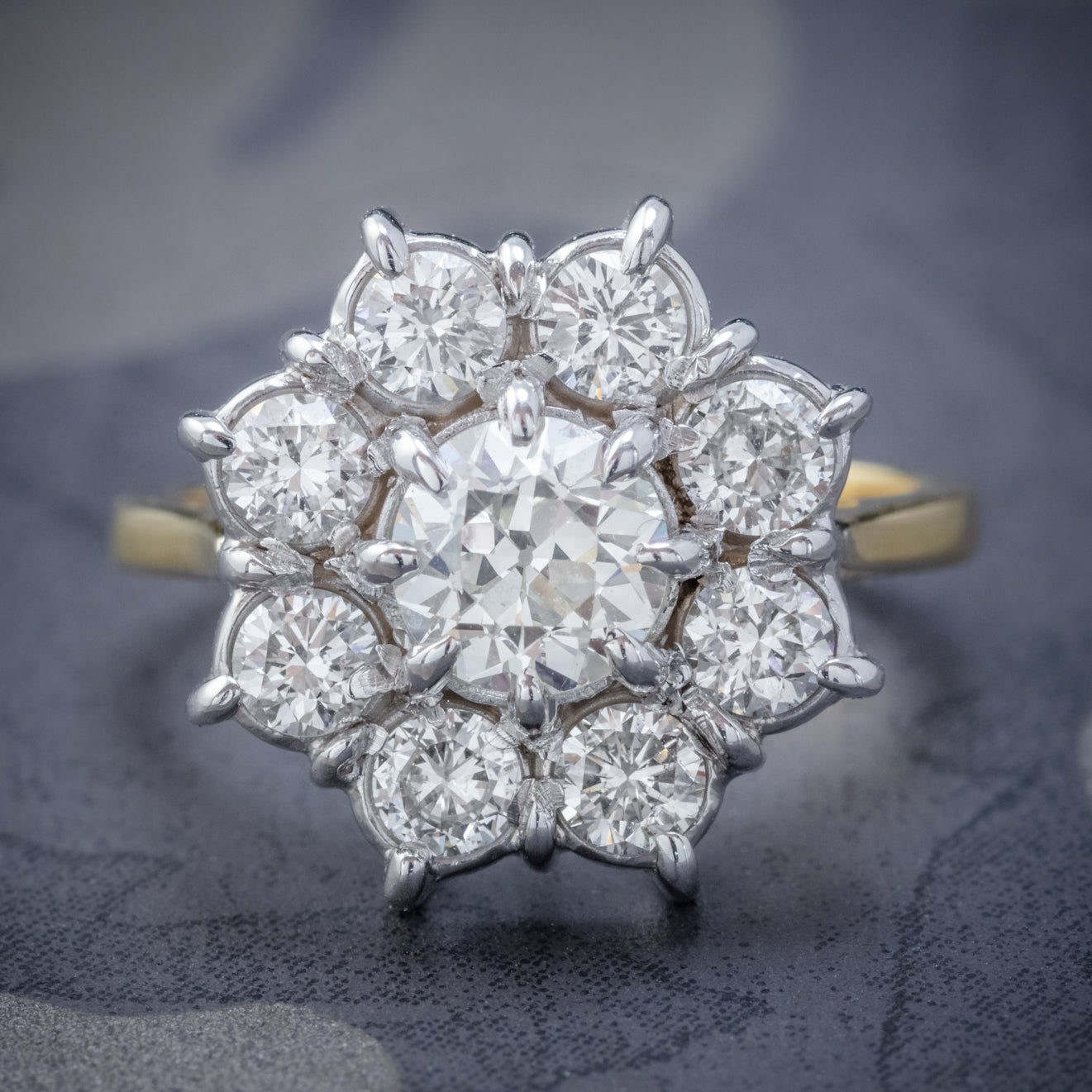 VINTAGE DIAMOND CLUSTER DAISY RING 18CT GOLD 2.80CT OF DIAMOND COVER Main image
