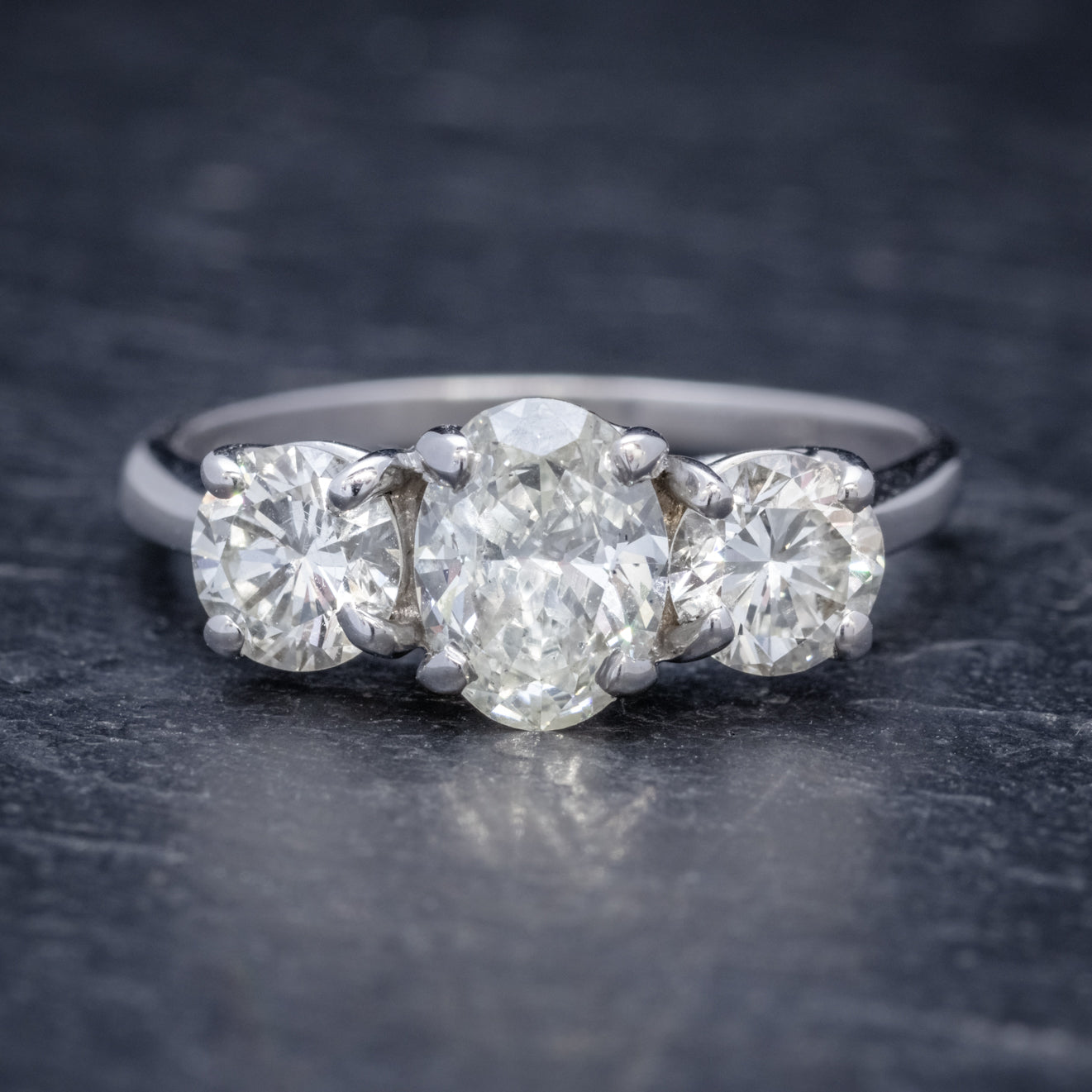VINTAGE DIAMOND TRILOGY RING 14CT WHITE GOLD 2CT OF DIAMOND Secondary image