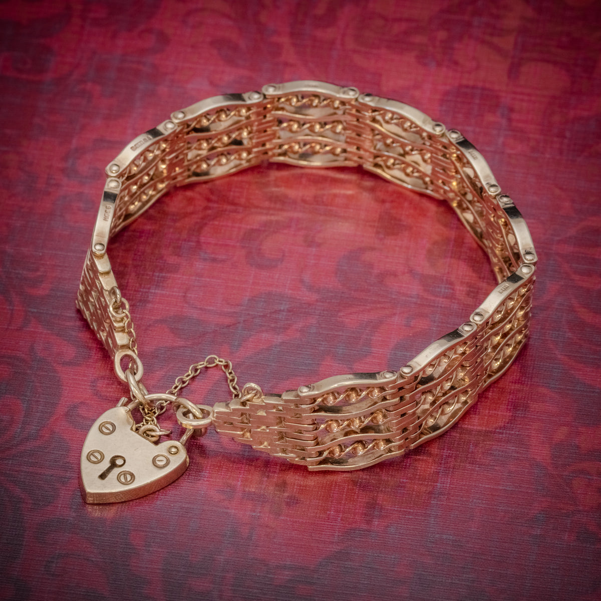 Vintage Gate Bracelet 9ct Gold Heart Padlock Circa 1965 COVER Main image