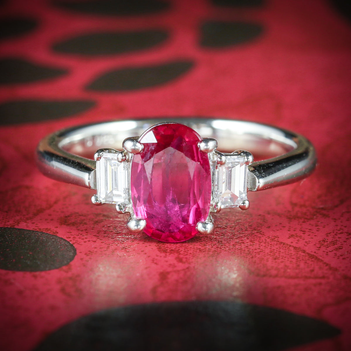 VINTAGE RUBY DIAMOND TRILOGY RING 18CT GOLD COVER Main image