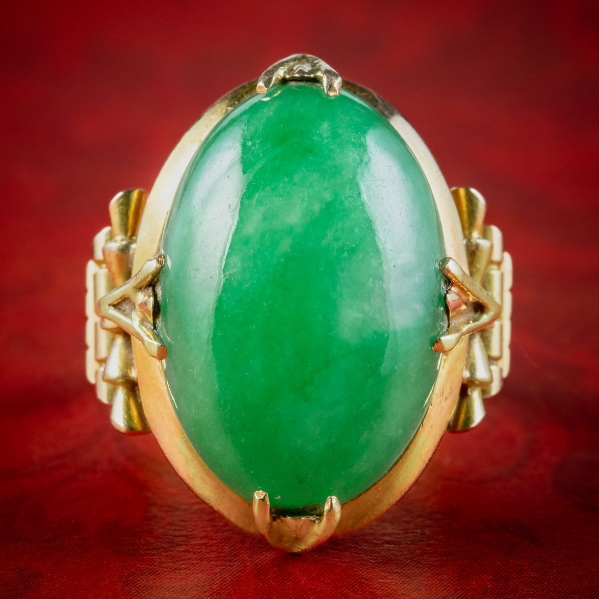Vintage Jade Cocktail Ring 10ct Stone Main image
