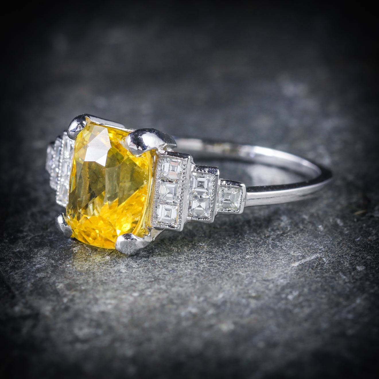 YELLOW SAPPHIRE DIAMOND RING PLATINUM 2.85CT YELLOW SAPPHIRE SIDE